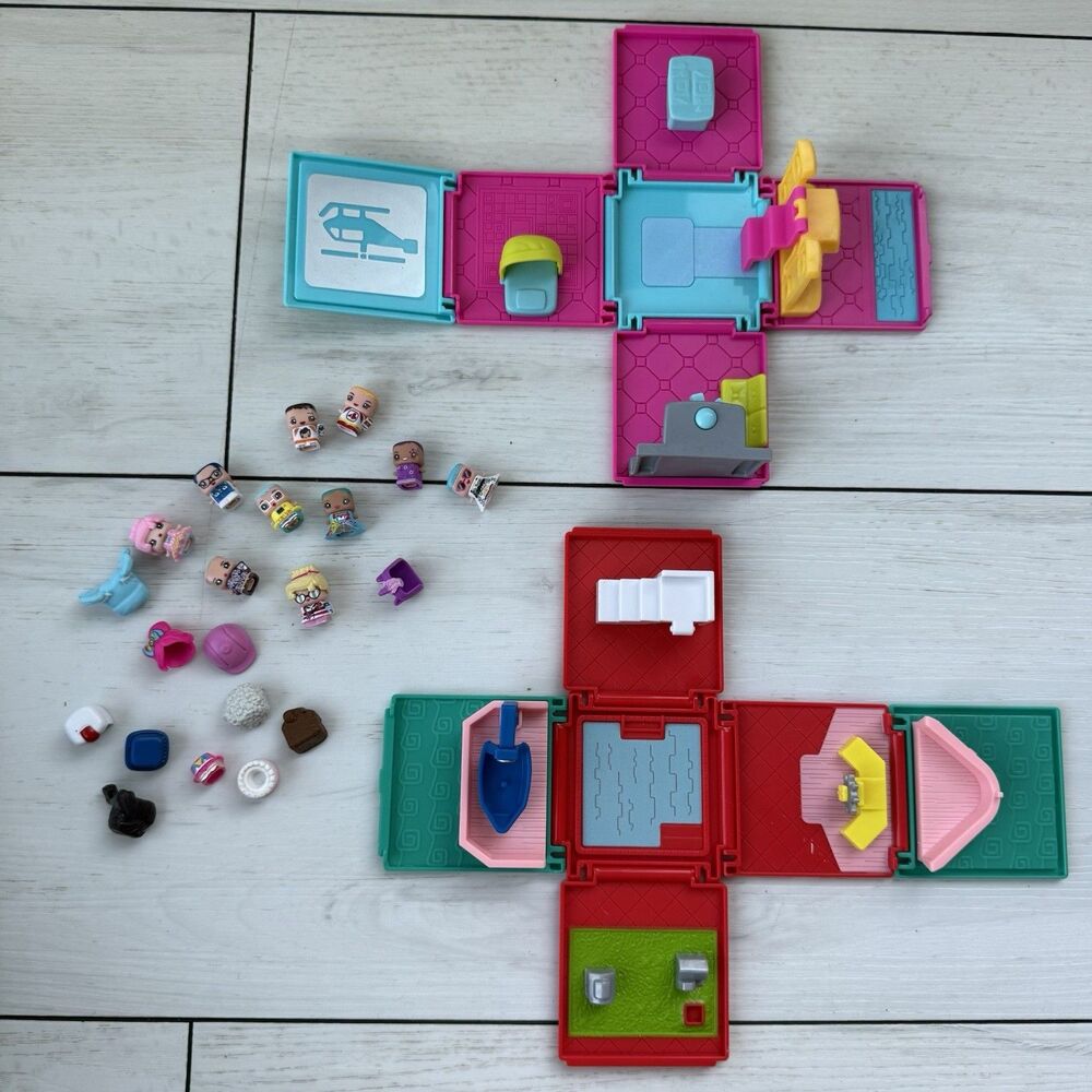 Mattel My Mini MixieQ’s Lot 10 people, 8 Hats/Hair, 1 Outfits, 2 Playsets